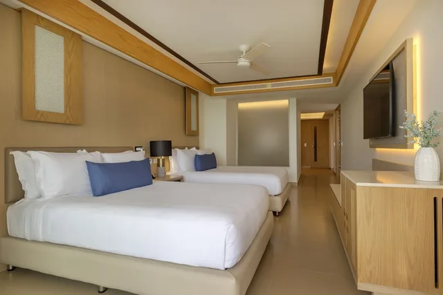 2 Bedrooms, Sky, Diamond Club, Chairman, Luxury, Suite, 1 King and 2 Queen Beds, Ocean Front, Sofa، Royalton Splash Riviera Cancun, An Autograph Collection All-Inclusive Resort 2/3