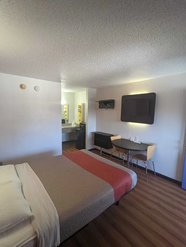 غرفة قياسية بسرير كوين، Motel6 Ashland, OH 6/10