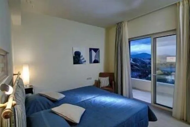 فيلا بسريرين كوين وسريرين منفصلين بإطلالة على البحر بـ3 غرف نوم، Istron Collection Villas 2/3