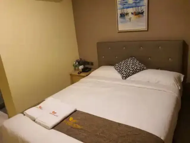 غرفة قياسية بسرير كوين، Enrich Hotel Setia Alam 1/3