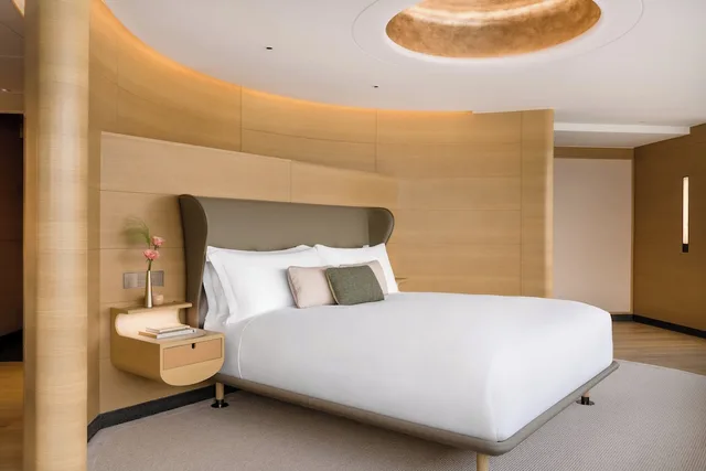 1 Bedroom, Regent, Club, Suite, King Bed, Sea View, Corner, The Regent Hotel Ex Intercontinental Hong Kong 1/3