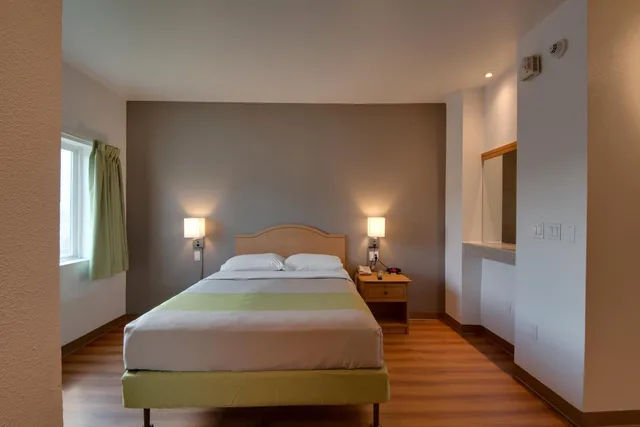 غرفة بسرير كوين لذوي الإعاقة، Studio6 Brownsville, TX 8/10