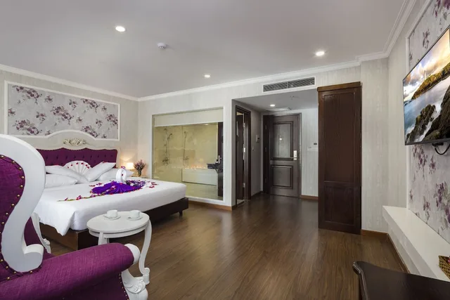 Central, Suite, King Bed، Bonjour Nha Trang Hotel 5/10