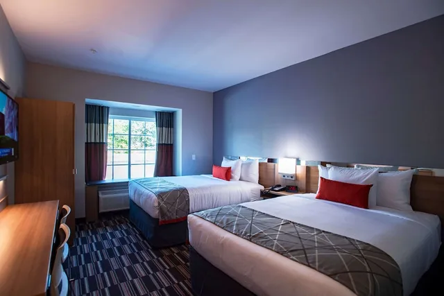 غرفة بسريرين كوين لذوي الإعاقة، Microtel Inn & Suites by Wyndham Amsterdam 2/3