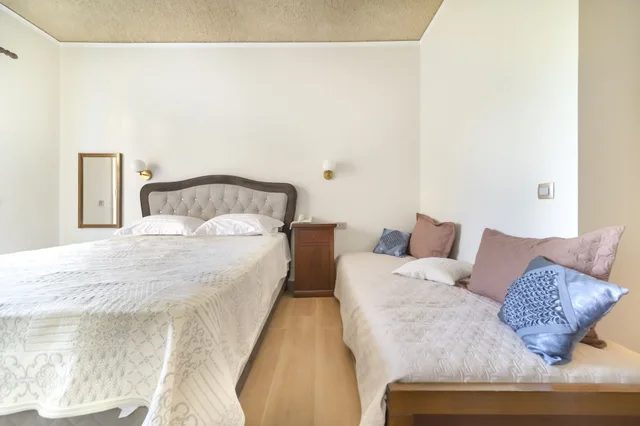 غرفة ديلوكس بسرير كوين بإطلالة على الحديقة مع أريكة، Hotel Agia Markella 3/6