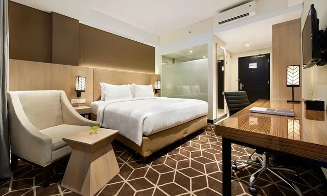 غرفة غراند بسرير كوين، Swiss-Belinn Tunjungan Surabaya 3/3