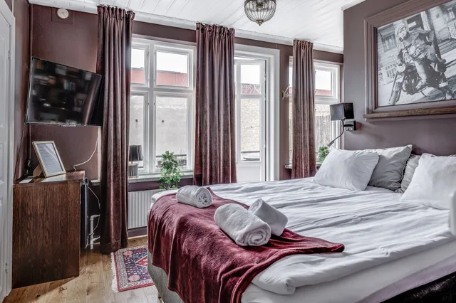 غرفة بسرير كوين، Cameo Boutique Hotell 1/2