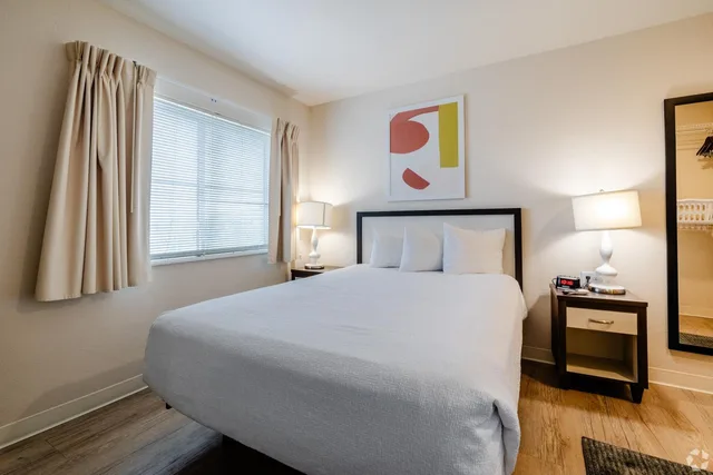 جناح تنفيذي بسرير كوين بغرفة نوم واحدة لذوي الإعاقة، WaterWalk Extended Stay by Wyndham Wichita 1/4