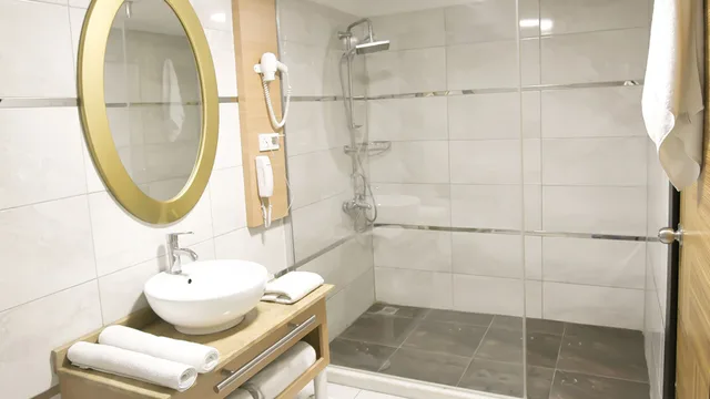 غرفة قياسية بسرير مزدوج مع أريكة، Start Otel 6/6