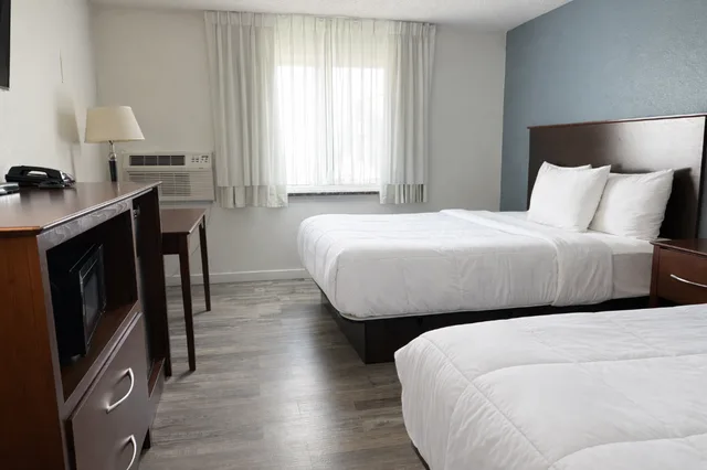 غرفة بسريرين كوين، Hotel 8 Fergus Falls 3/5
