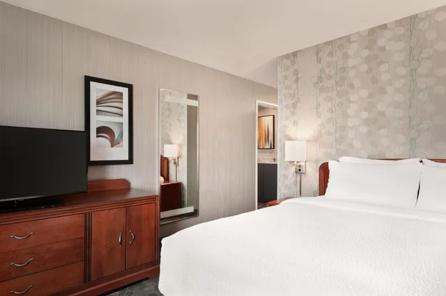 جناح بسرير كينج بغرفة نوم واحدة بغرفتين مع أريكة، Courtyard by Marriott San Jose South/Morgan Hill 1/1