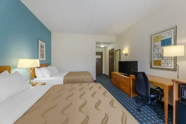 غرفة قياسية بسريرين كوين، Quality Inn and Suites Sandusky 1/7