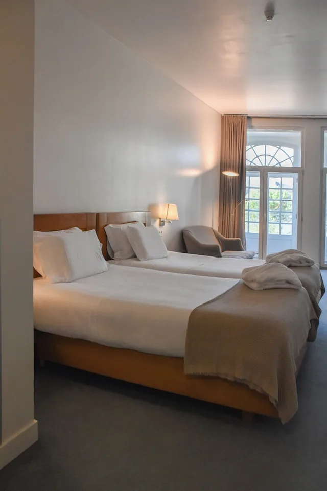 غرفة ديلوكس بسرير مزدوج وسرير فردي، Hotel Toural 1/9