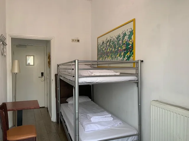 غرفة صغيرة بسريرين منفصلين وسرير بطابقين بشرفة، Boutique Hotel La Belle Vue 1/1