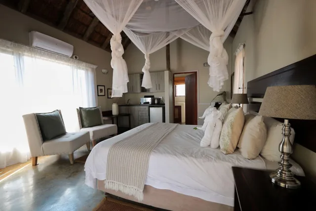 غرفة قياسية بسرير مزدوج، Tshukudu Game Lodge 1/2