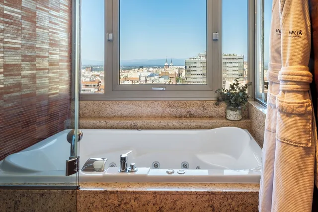 Connecting, the Level, Junior Suite, Double Bed, Panoramic View، Melia Madrid Princesa Hotel 4/4