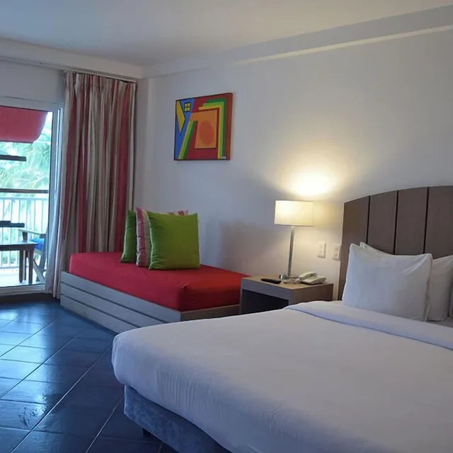 غرفة قياسية بسرير كينج بإطلالة على البحر، Decameron Isleno - All Inclusive 1/10