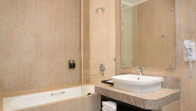 2 Bedrooms, Sunshine, Pavilion, 1 King and 1 Single Beds، Grand Sunshine Resort and Convention 8/10