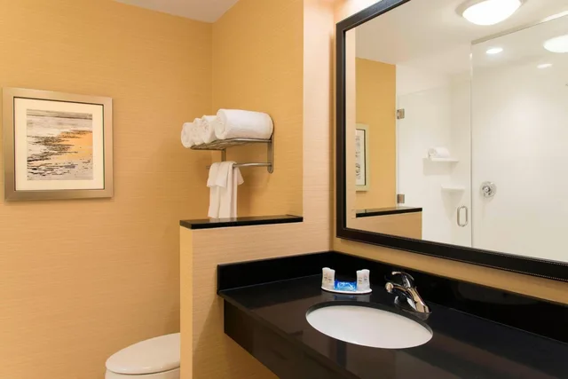 غرفة بسريرين كوين بحوض استحمام لذوي الإعاقة، Fairfield Inn Suites Tampa Westshore Airport 8/10
