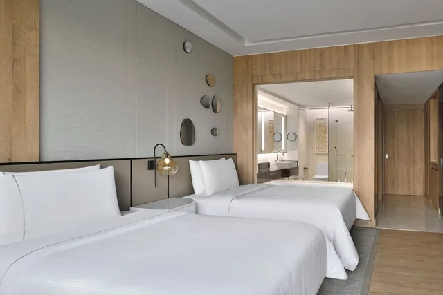 Room, Single Bed, Hill View، The Westin Mumbai Powai Lake (ex Renaissance Mumbai) 1/9