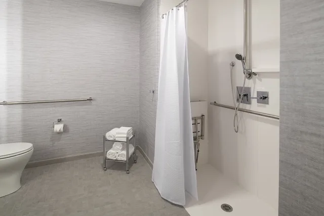 غرفة بسرير كوين بمطبخ لذوي الإعاقة، Staybridge Suites Boston Logan Airport - Revere 4/5