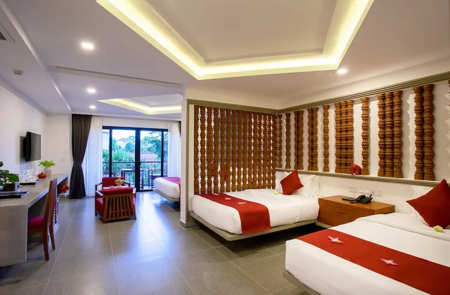 غرفة ديلوكس ثلاثية بسرير كينج وسريرين كوين بغرفة نوم واحدة، Khmer Mansion Residence 1/3