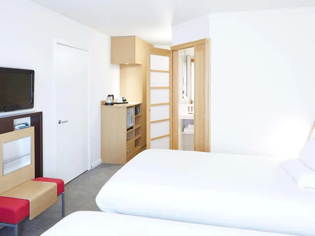 Superior, Twin Beds, Accessible, Novotel Liverpool Centre 4/4