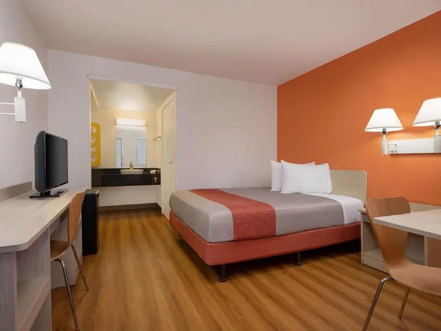 غرفة بسرير كينج، Motel6 Santa Maria, CA - North 5/8