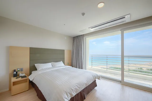 Resort, Family, Beach Front, Ocean View, Kitchen، Sol Beach Samcheok 2/2