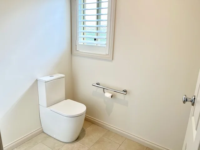 كوخ بسرير كوين وسريرين منفصلين بغرفتي نوم لذوي الإعاقة، DAYSY HILL COUNTRY COTTAGES 8/10