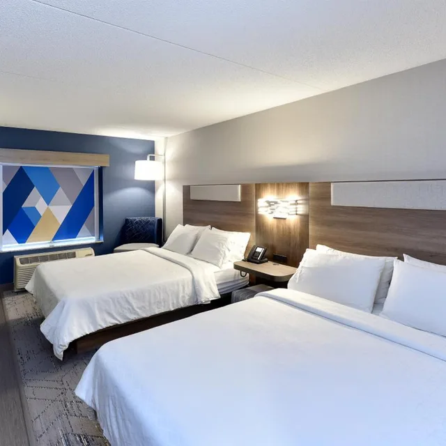 Deluxe, Twin Beds, Accessible, Holiday Inn Express Hotel Suites Waterloo St Jacobs 1/10