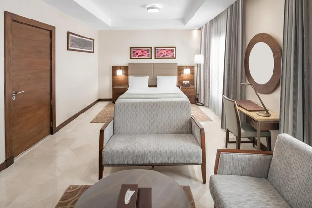 Junior Suite, Accessible, Copthorne Makkah Al Naseem 3/5