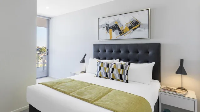 1 Bedroom, Executive, Apartment, Queen Bed, Oaks Brisbane Woolloongabba Suites 1/2