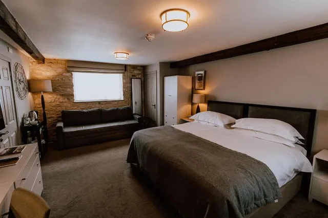 غرفة ديلوكس عائلية ثلاثية بسرير مزدوج، Widbrook Grange Hotel 1/1