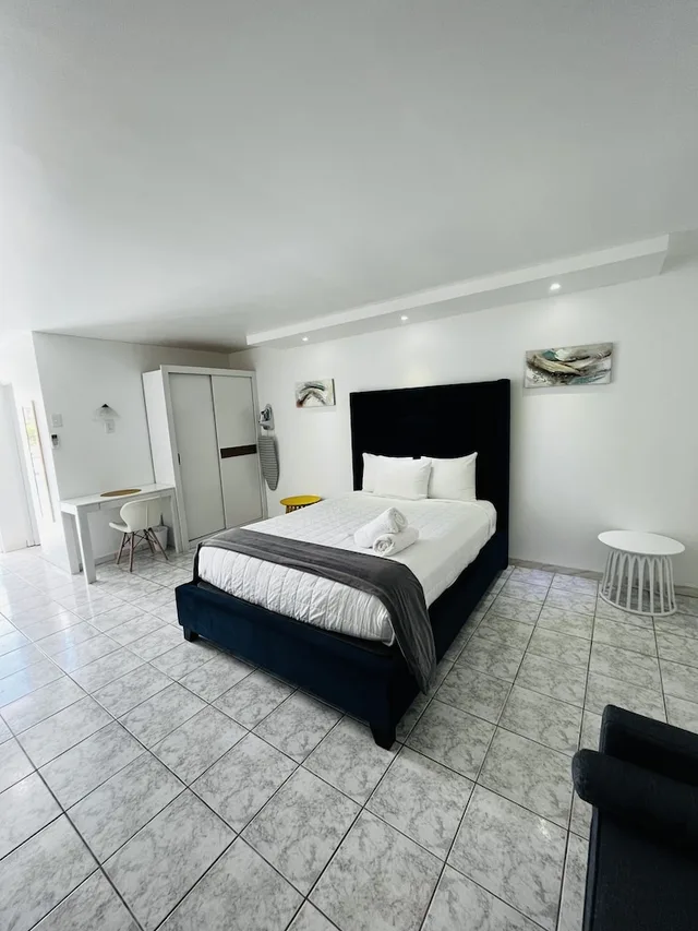 غرفة ديلوكس مفردة بسرير كوين، Douglas Highway Hotel 1/2