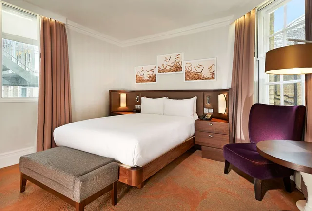 غرفة بسرير كوين، HILTON LONDON HYDE PARK 2/6