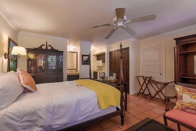 غرفة ديلوكس بسرير كوين، The Caribbean Court Boutique Hotel 1/2