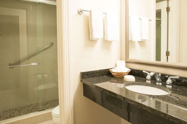 غرفة بسريرين مزدوجين، Kings Courtyard Inn 3/3