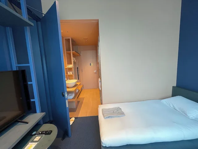 Connecting, Dark Blue, 4 Beds, Sofa، Toggle Hotel Suidobashi TOKYO 3/7
