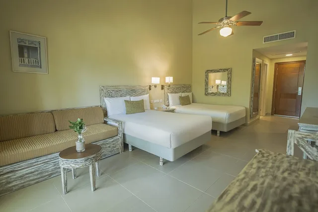 غرفة بريميوم في طابق مرتفع، Iberostar Waves Dominicana 2/4