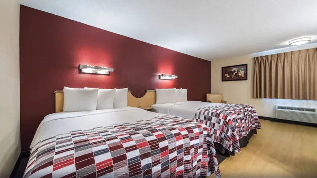 Room, Queen Bed, Accessible, Red Roof Inn Seattle Airport Seatac 1/4