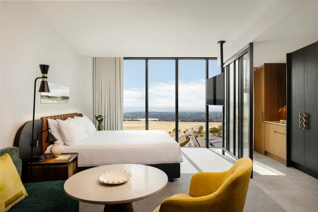 غرفة بريميوم بسرير كينج بمطبخ صغير، Crowne Plaza Adelaide Mawson Lakes 2/7
