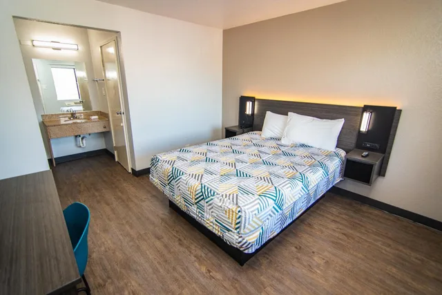 غرفة بسرير كوين، Motel6 Ft. Pierce, FL 2/10