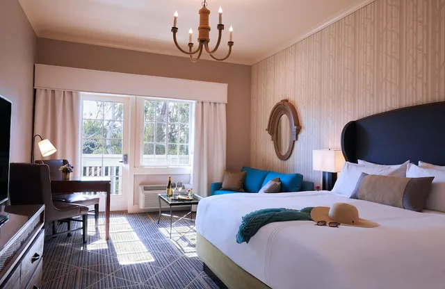 Deluxe, King Bed, River View, River Terrace Inn 2/10