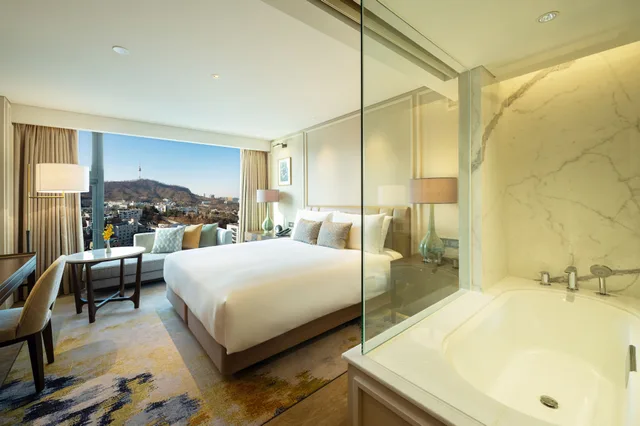 غرفة تنفيذية بسرير كينج، The Ambassador Seoul - A Pullman Hotel 5/8