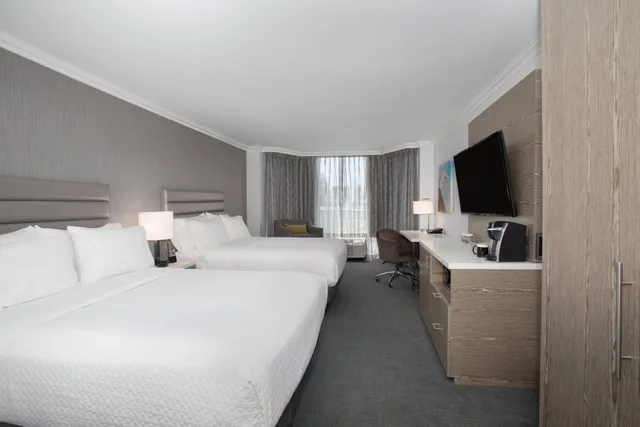 غرفة بسريرين كوين، Crowne Plaza Costa Mesa Orange County 1/3