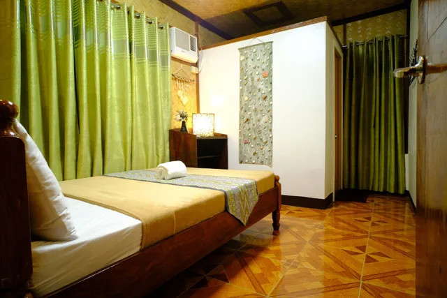 غرفة قياسية بسرير كوين، Villa Khadine Grandvista Resort 1/3