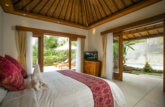 Deluxe, King Bed, Pesantian Villa & Warung 4/6