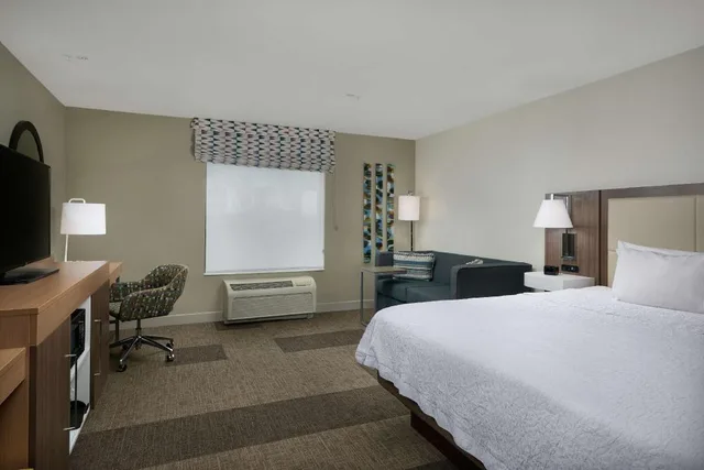 استوديو بسرير كينج مع أريكة لذوي الإعاقة، Hampton Inn and Suites Rogers 2/6