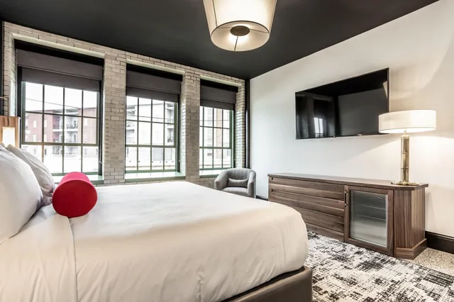 جناح لذوي الإعاقة، Bottleworks Hotel 2/6